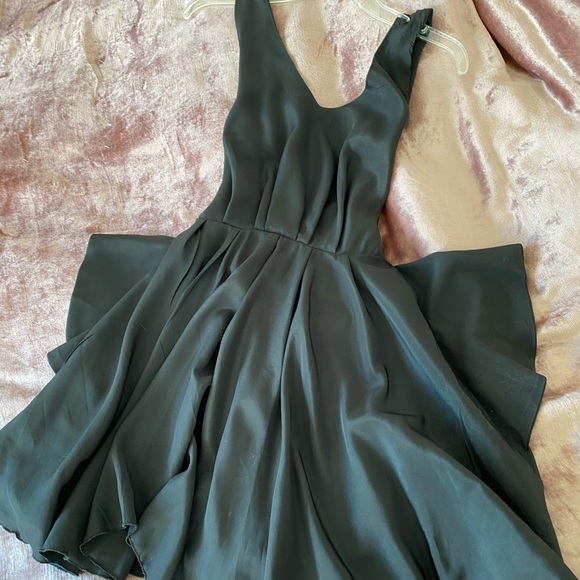 Little black dress backless tie back flowy - Picture 4 of 9